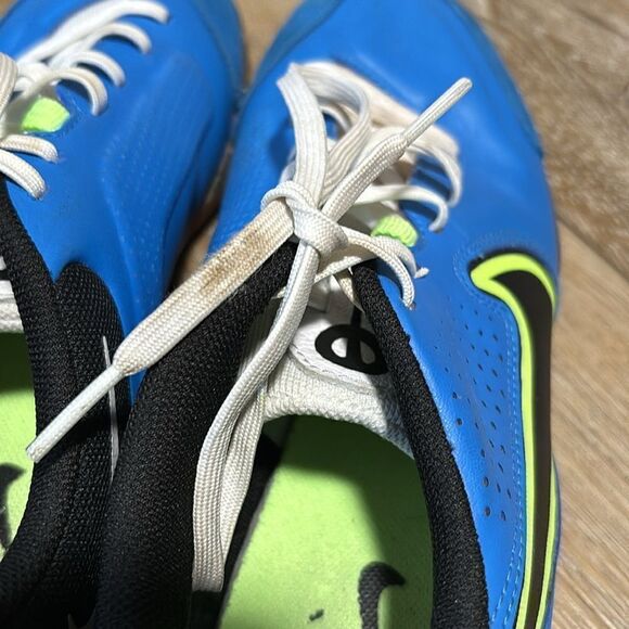 Nike Tiempo Indoor Soccer Shoes - Picture 5 of 8
